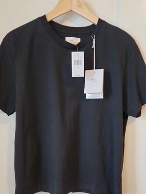 NWT Women’s Black Crewneck T-Shirt